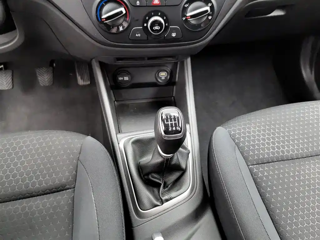 Hyundai Verna 2020 1.4L Manual GLS Cool Edition фото 13