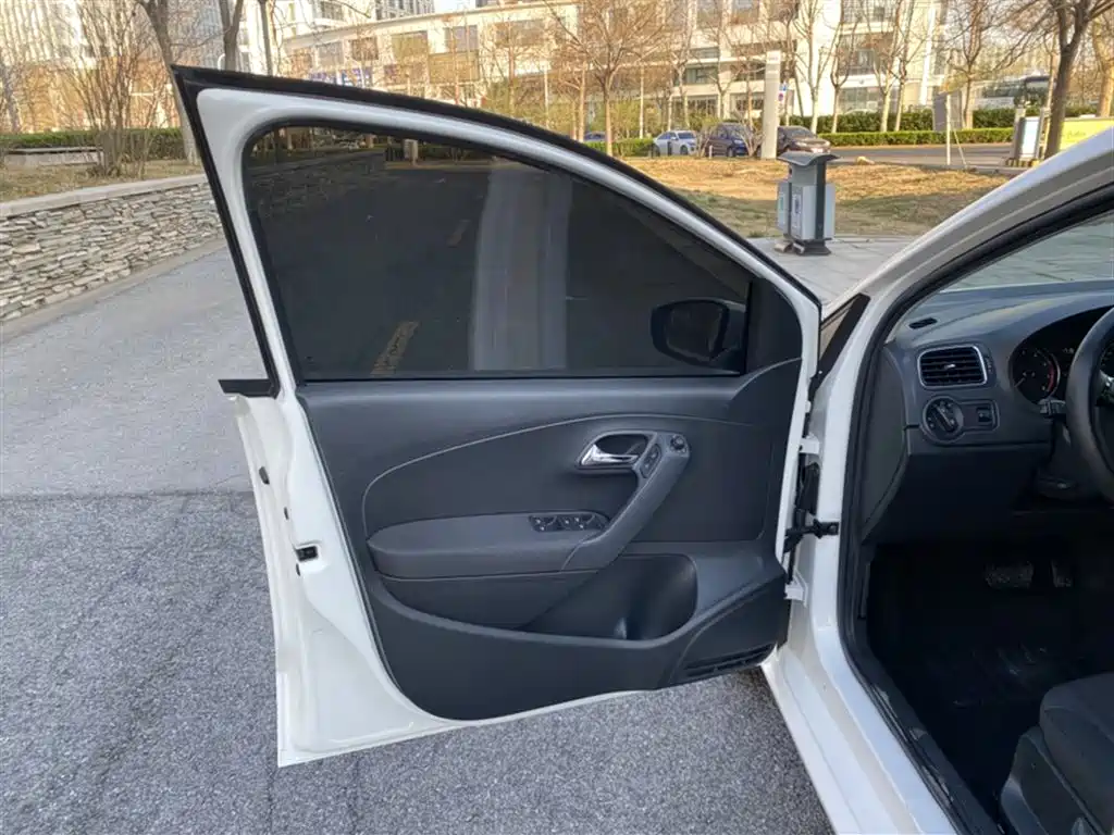Volkswagen Polo 2018 1.5L Auto Comfort фото 14
