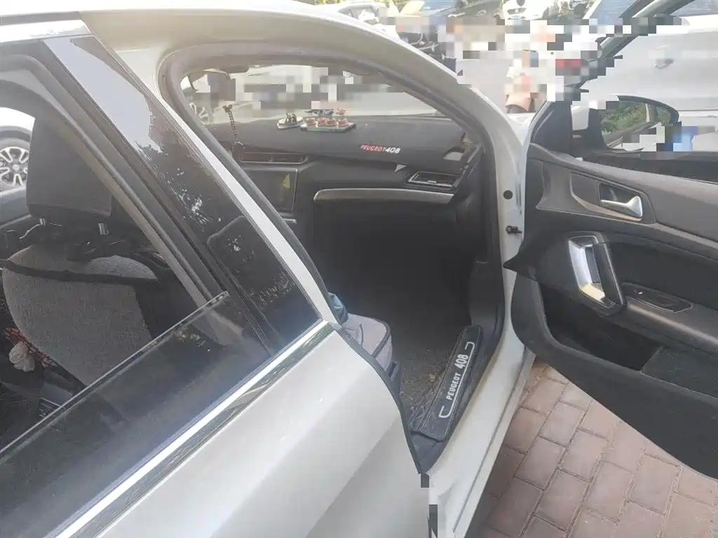 Peugeot 408 2016 1.6T Automatic Luxury Edition фото 20