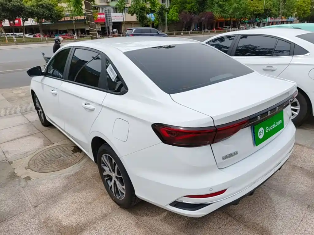 Фото 23 - Geely Emgrand