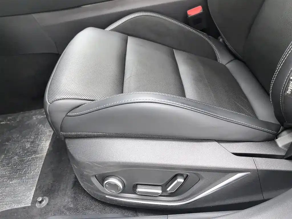 Lynk & Co 02 Hatchback 2022 2.0TD Pro фото 20