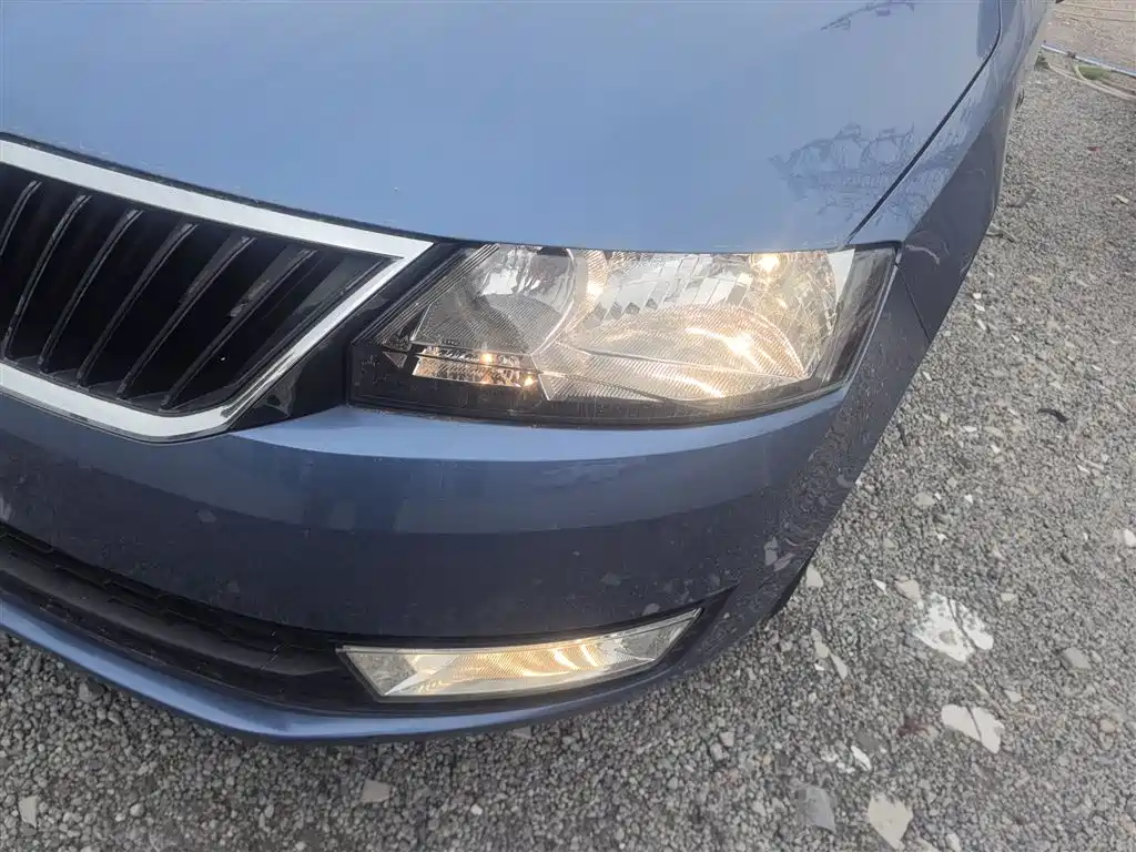Škoda Skoda Rapid Spaceback 2014 1.6L Automatic Joy Edition фото 24
