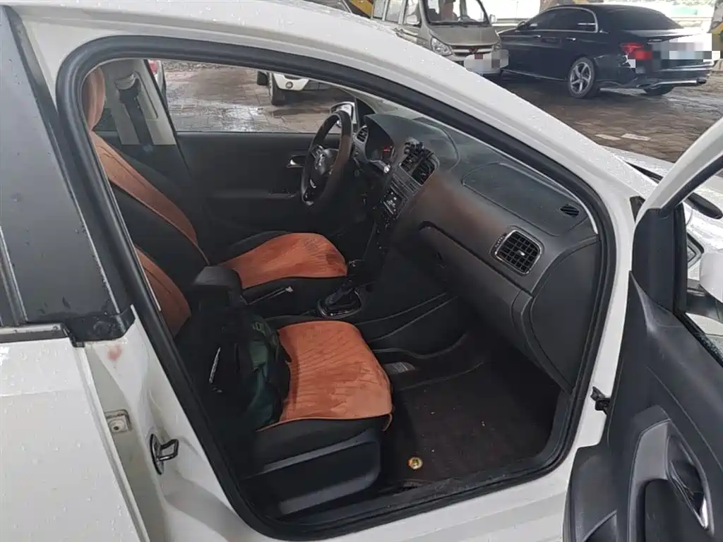 Volkswagen Polo 2016 1.6L Automatic Comfort фото 20