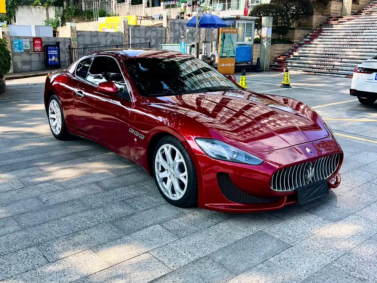 Maserati GranTurismo 2015 2007 4.2L Standard