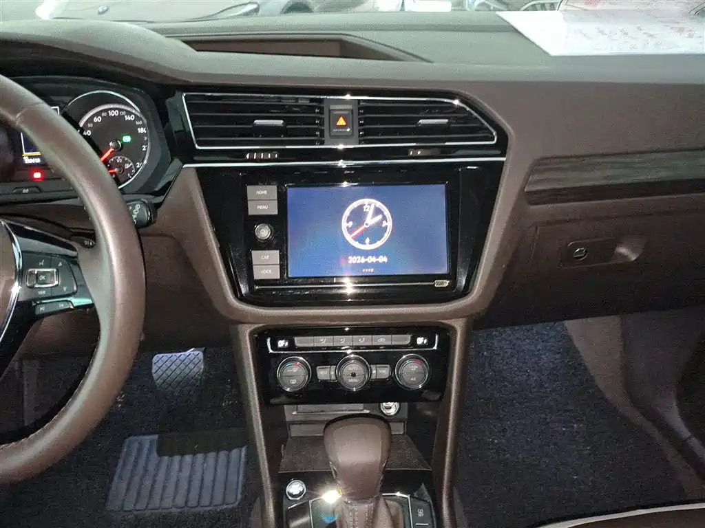 Volkswagen Tiguan L 2018 Facelift 330TSI Automatic 2WD Comfort Edition фото 6