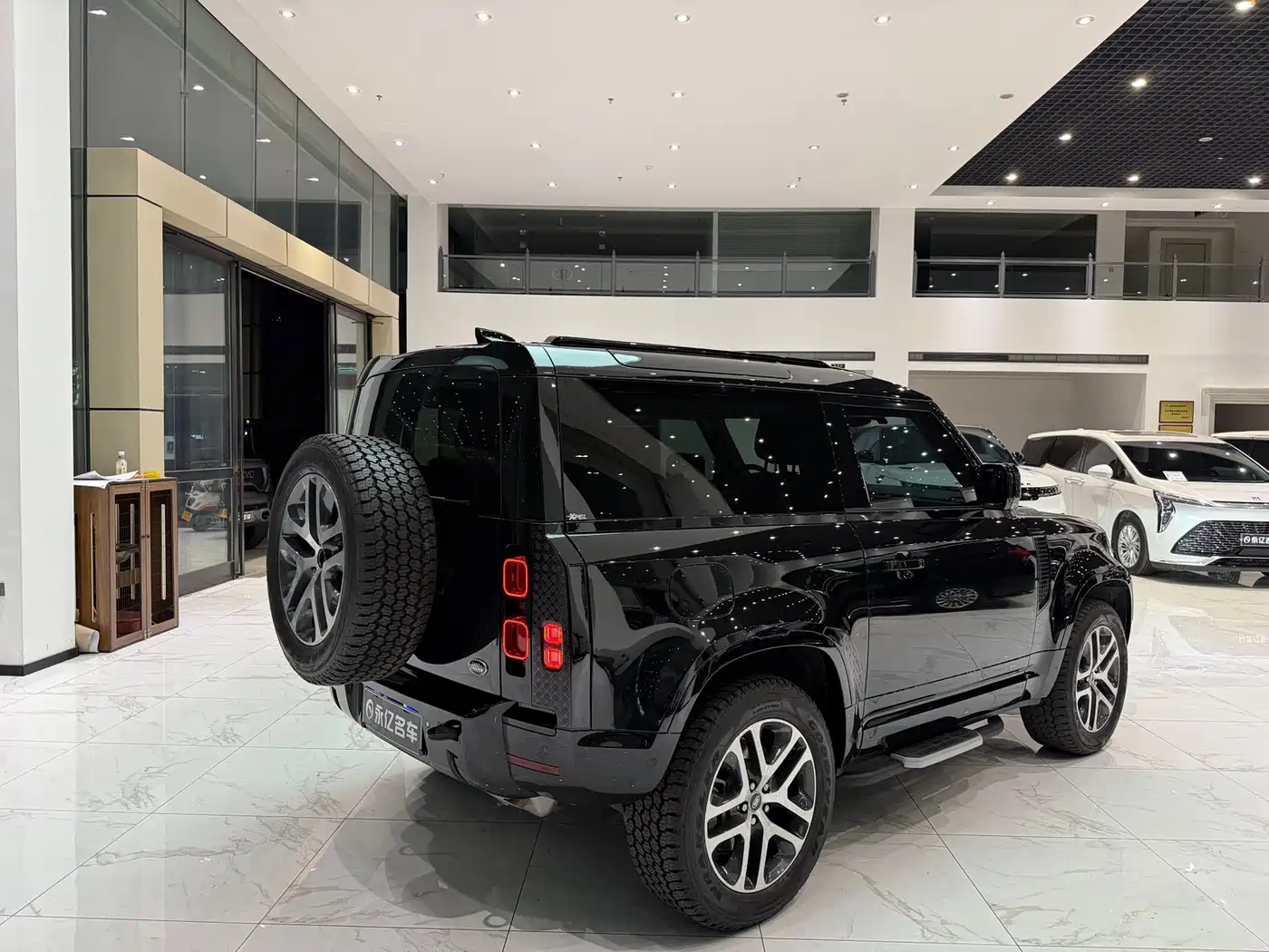 Land Rover Defender 2023 Model 90 3.0T P400 XS фото 13