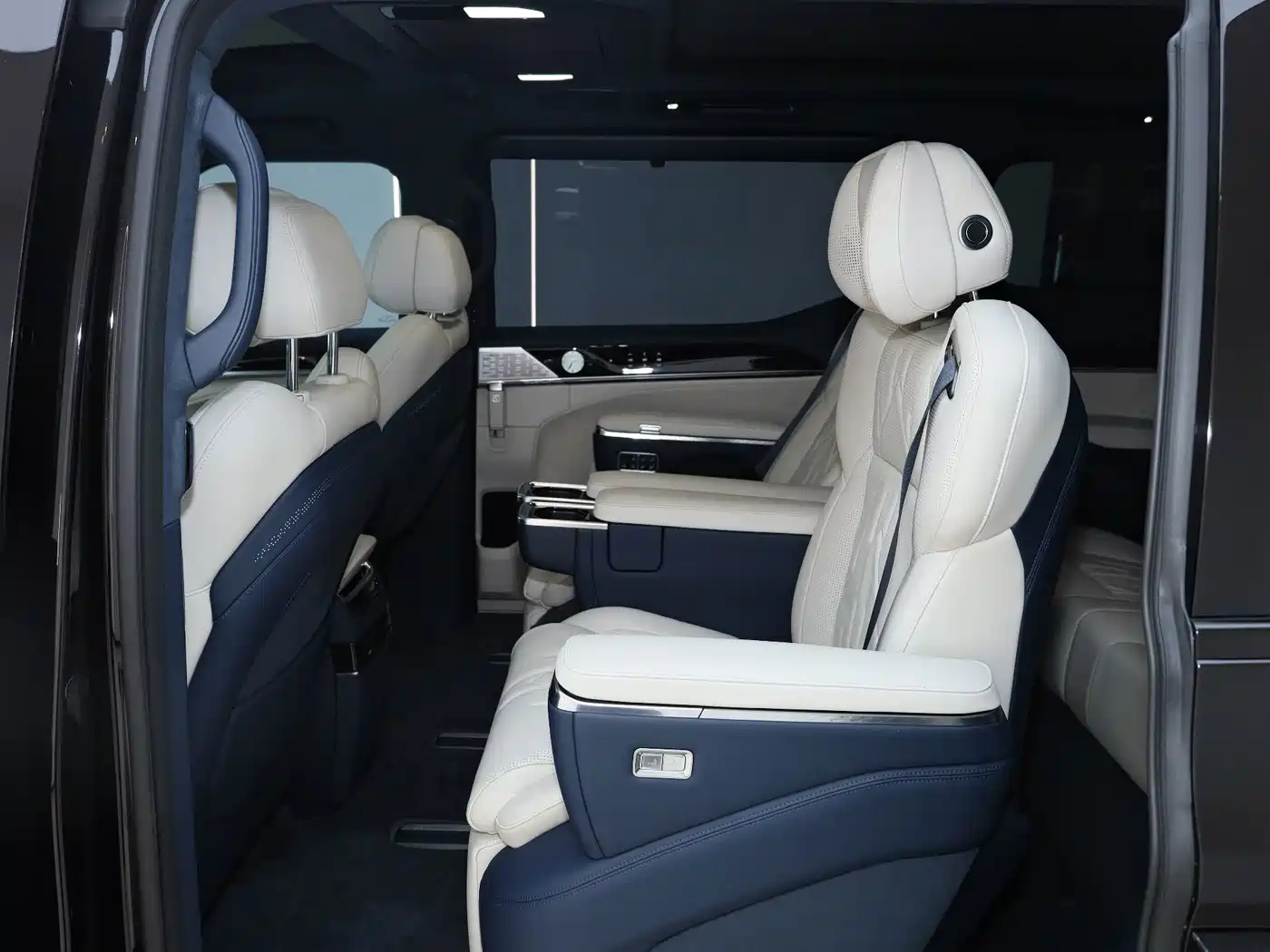 ZEEKR 009 2026 2024 6-seat Executive AWD 108kWh