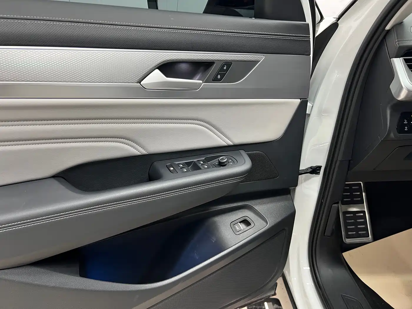 Volkswagen Talagon 2023 380TSI 4WD R-Line Touring Edition фото 8