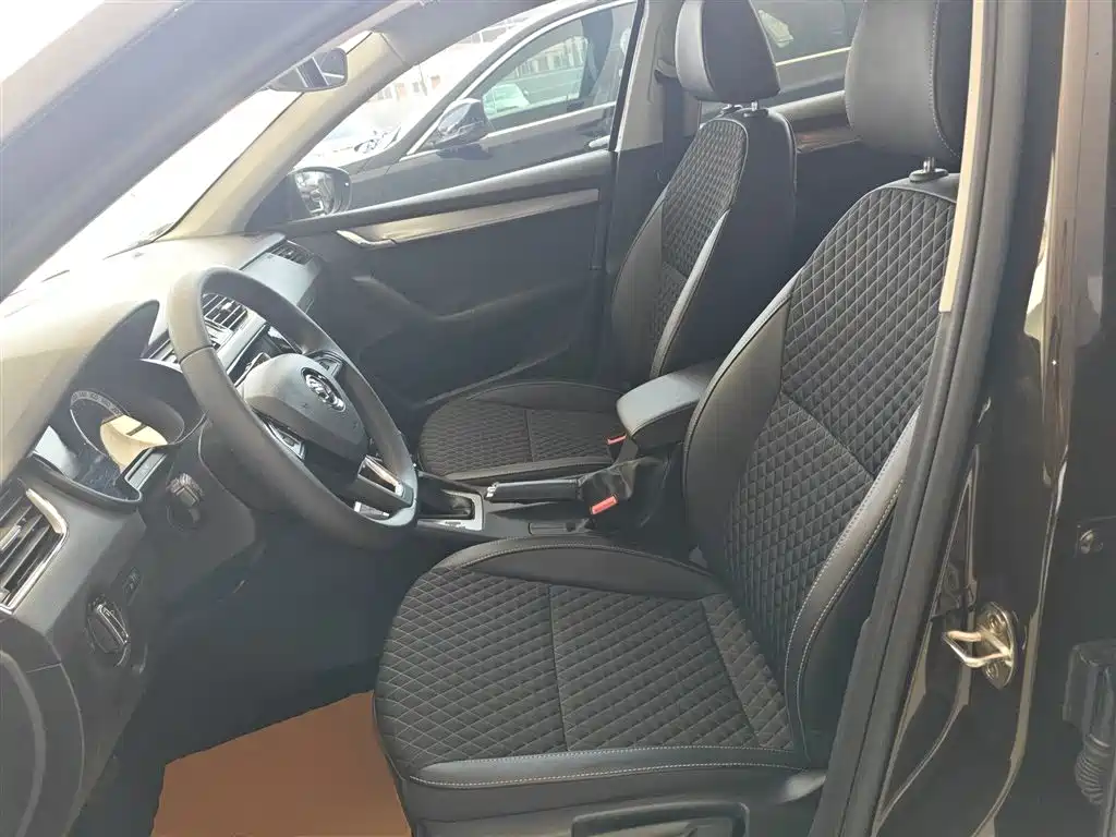 Škoda Octavia 2019 1.5L Automatic Smart Luxury Edition China V фото 15