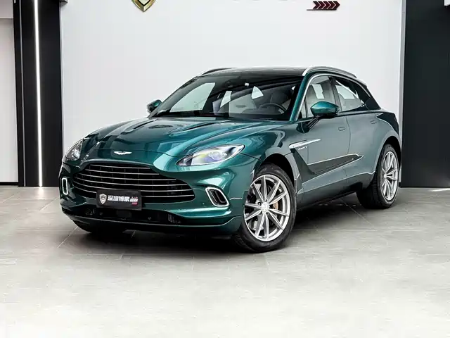 aston-martin dbx