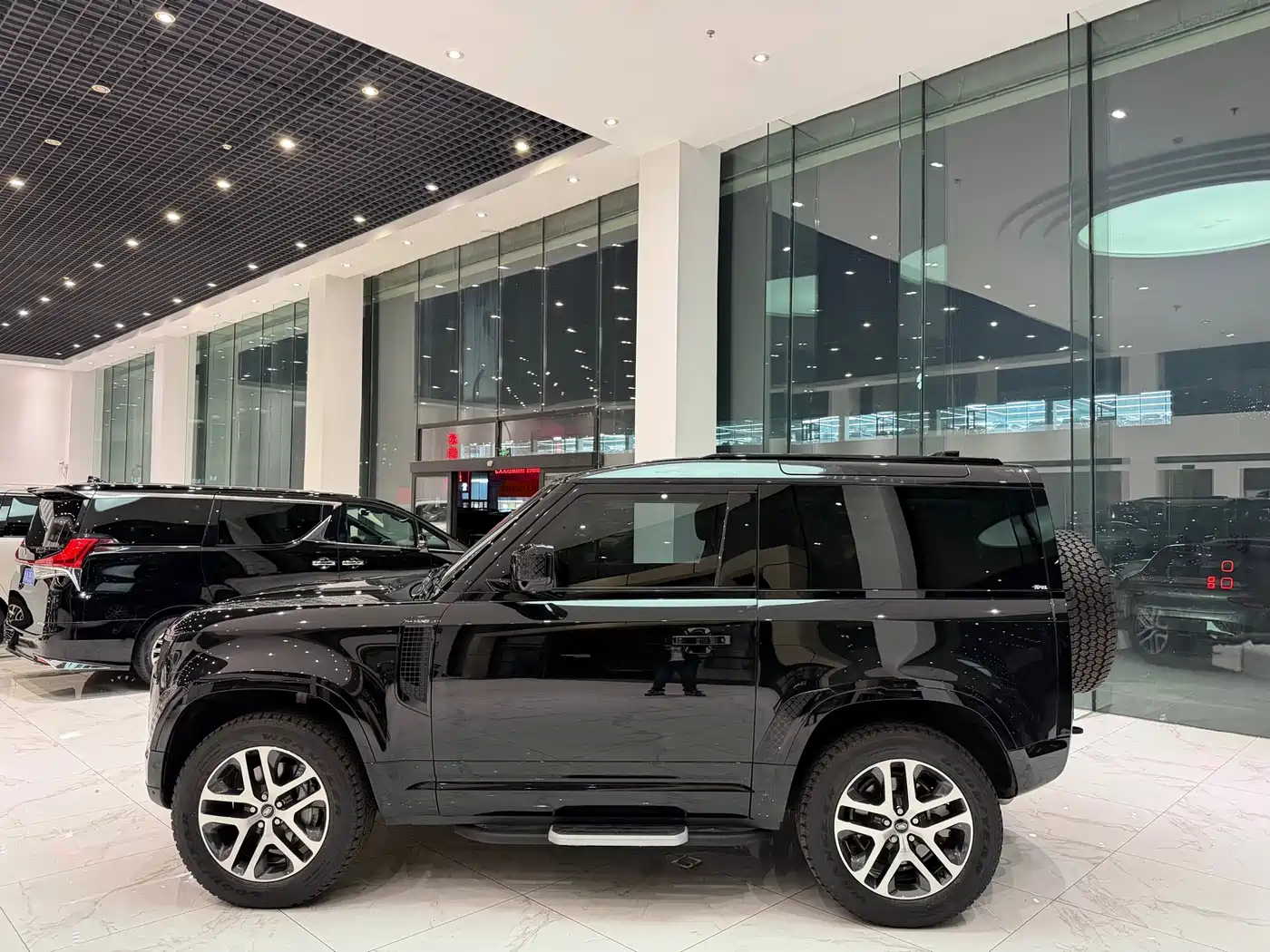 Land Rover Defender 2023 Model 90 3.0T P400 XS фото 11