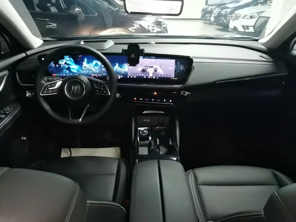 Фото 10 - Buick Envision Plus