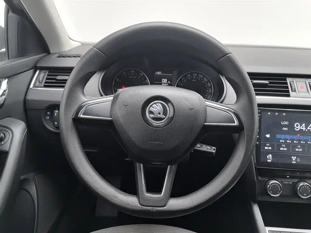 Škoda Octavia 2017 1.6L Manual ChuangXing фото 11
