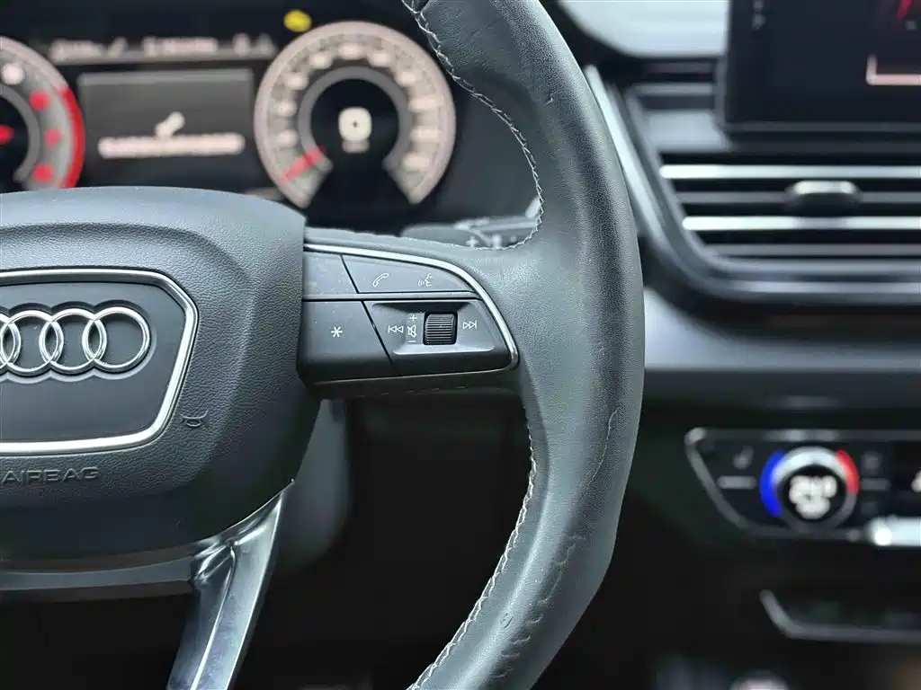 Audi Q5L 2024 Model 40 TFSI Luxury Dynamic фото 24