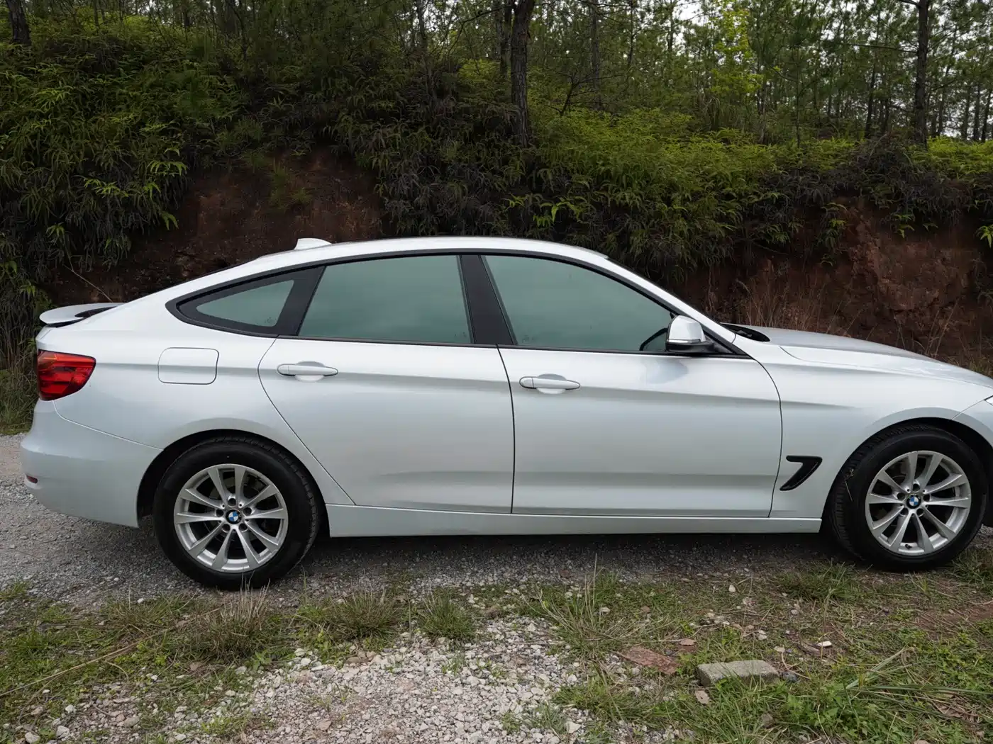 BMW 3 Series GT 2013 Model 320i Leading фото 12