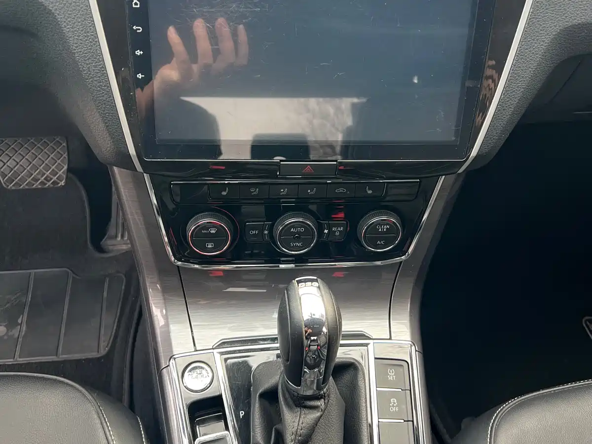 Volkswagen Passat 2017 330TSI DSG Prestige фото 16