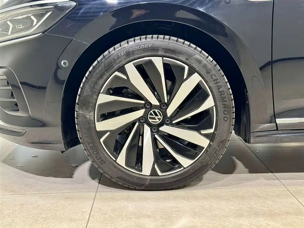 Volkswagen Passat 2024 380TSI Luxury фото 30