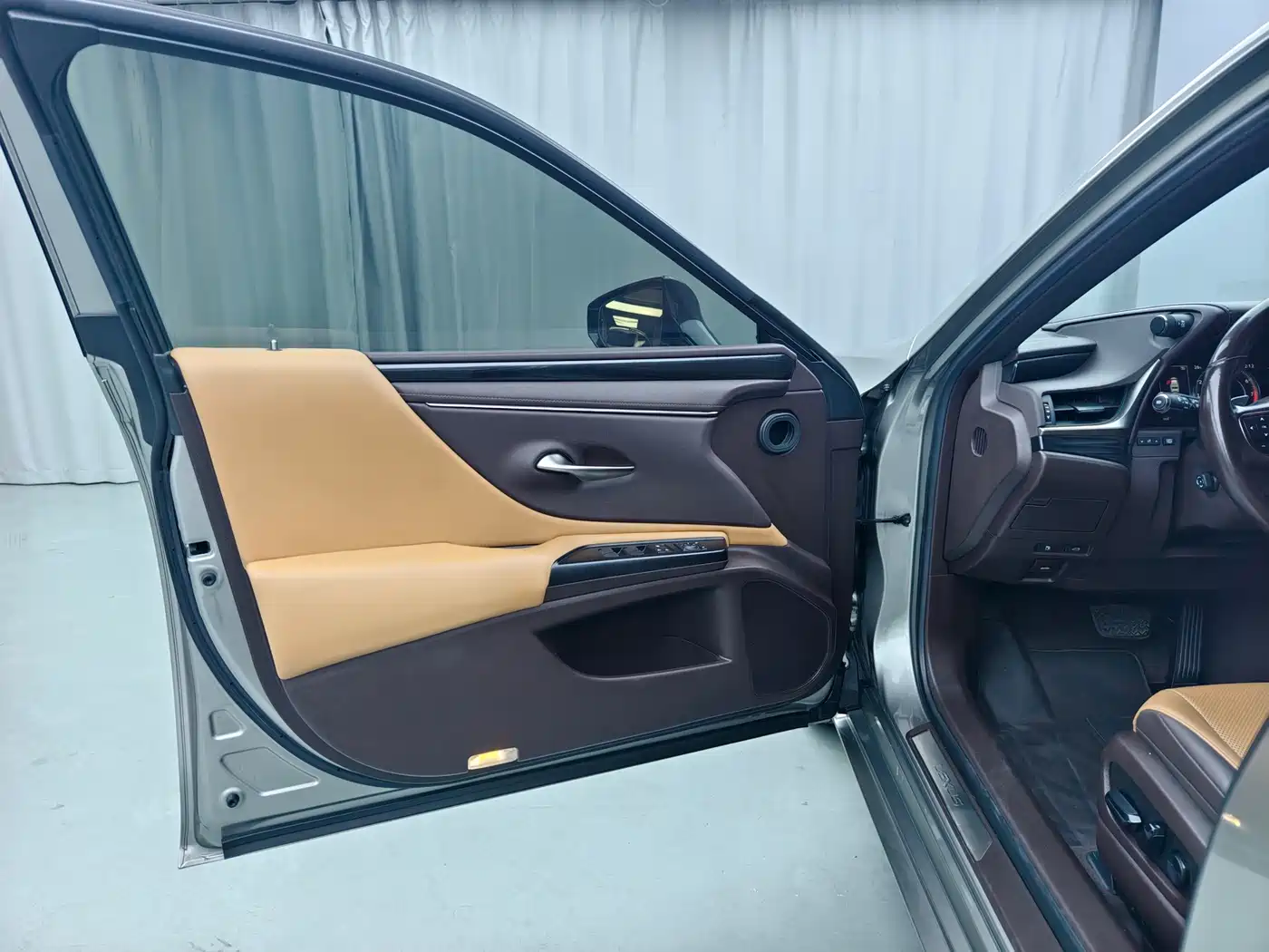 Lexus ES 2020 200 Excellence фото 7