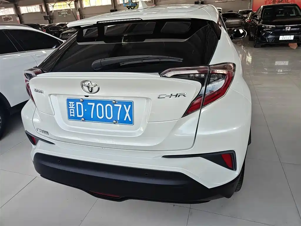 Toyota C-HR 2020 Model 2.0L Luxury фото 6