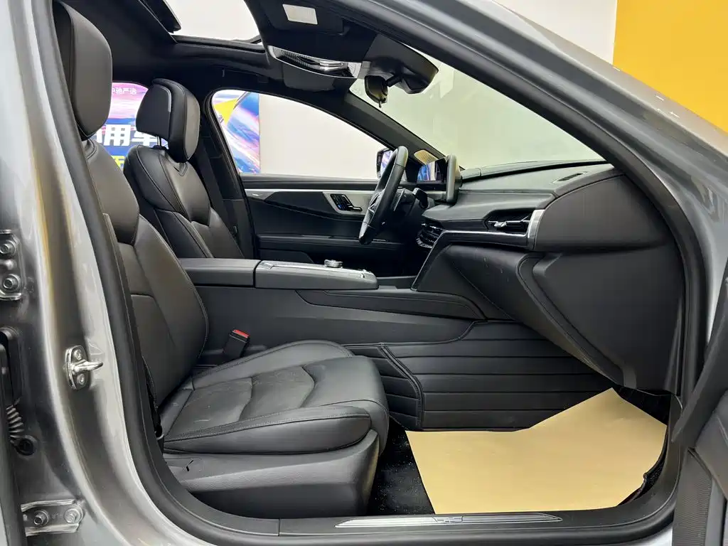 Фото 21 - Cadillac CT6