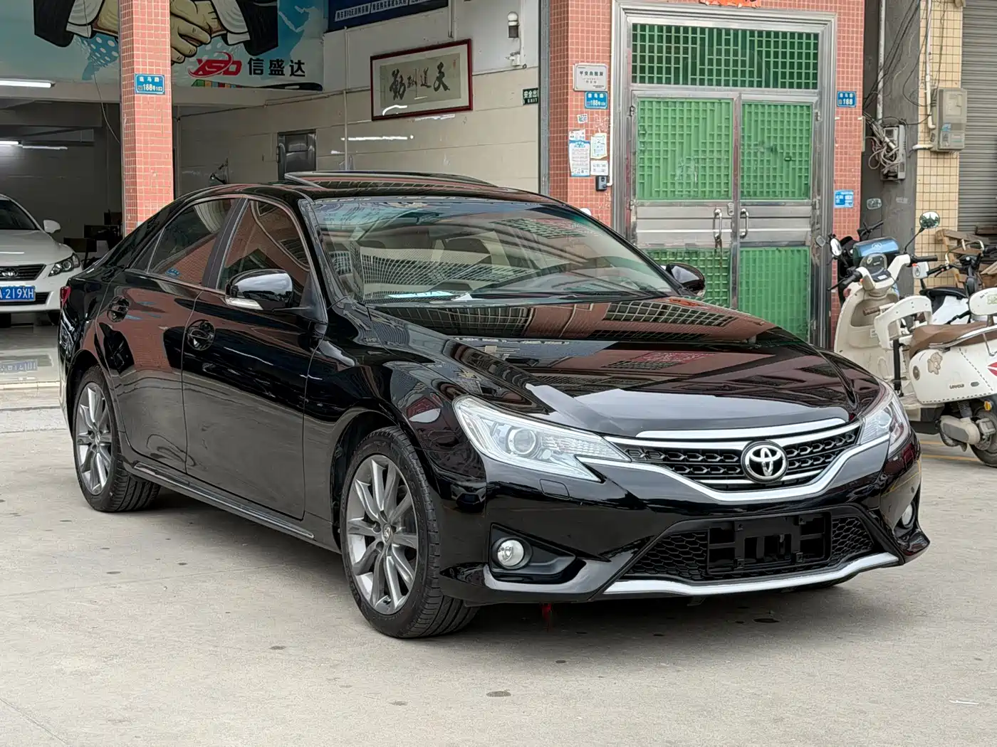 Toyota Reiz 2013 2.5V Premium Edition фото 3