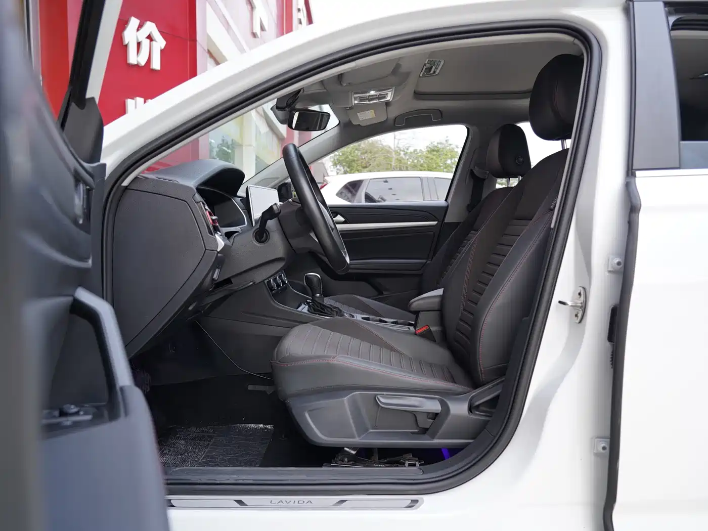 Volkswagen Lavida 2023 300TSI DSG Starlight Full Comfort Edition фото 5