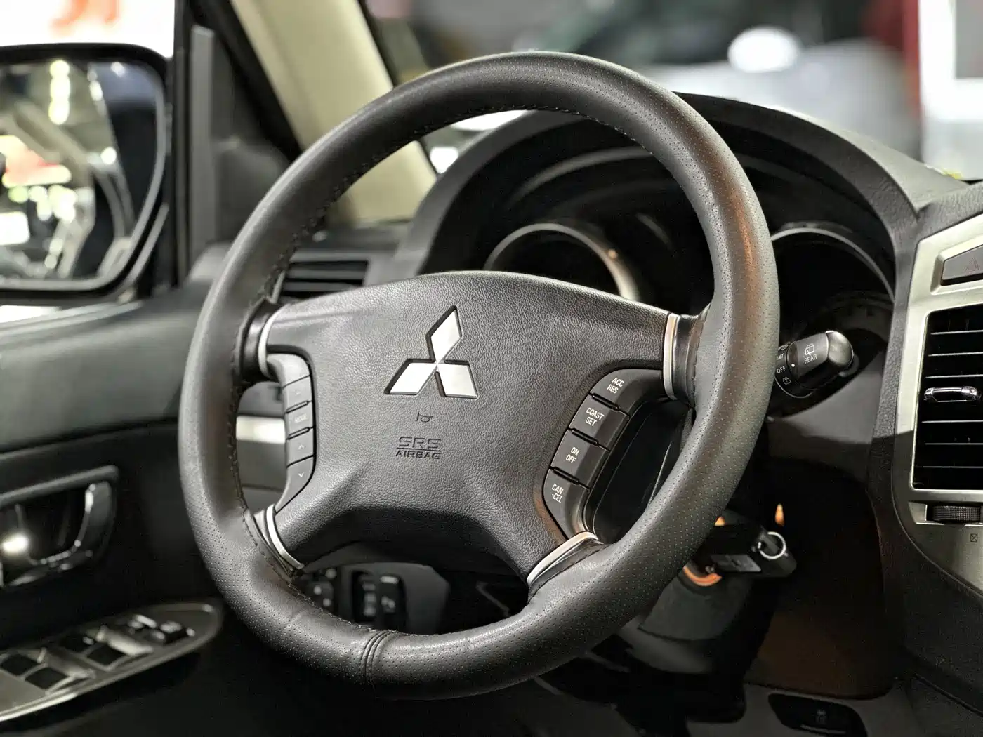 Mitsubishi Pajero (Import) 2015 3.0L Automatic Elite Premium Edition China IV фото 20