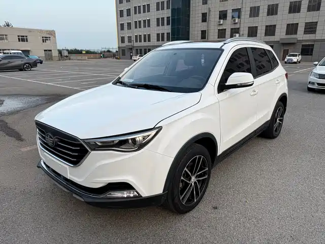 Besturn Besturn X40 2017 1.6L Auto Premium