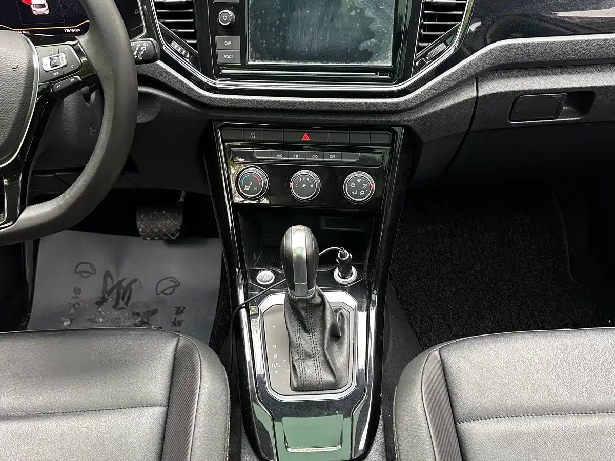 Volkswagen T-ROC 2019 280TSI DSG 2WD Luxury Type China VI фото 19