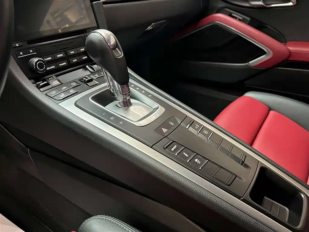 Porsche 718 2018 Cayman 2.0T фото 33
