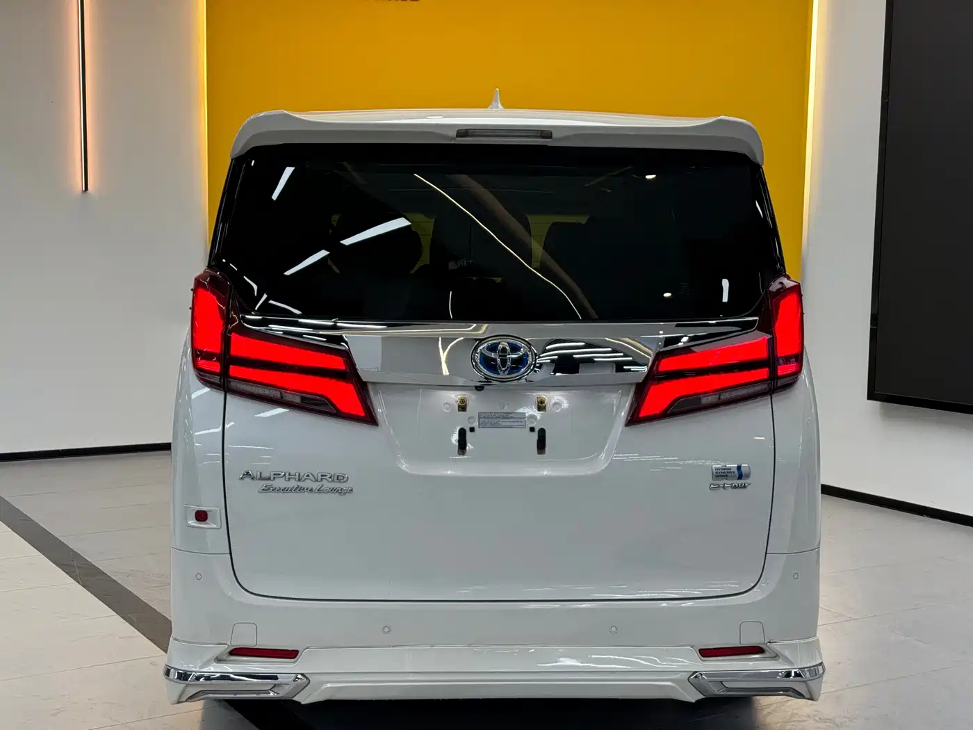 Toyota Alphard 2021 Hybrid 2.5L Premium фото 4