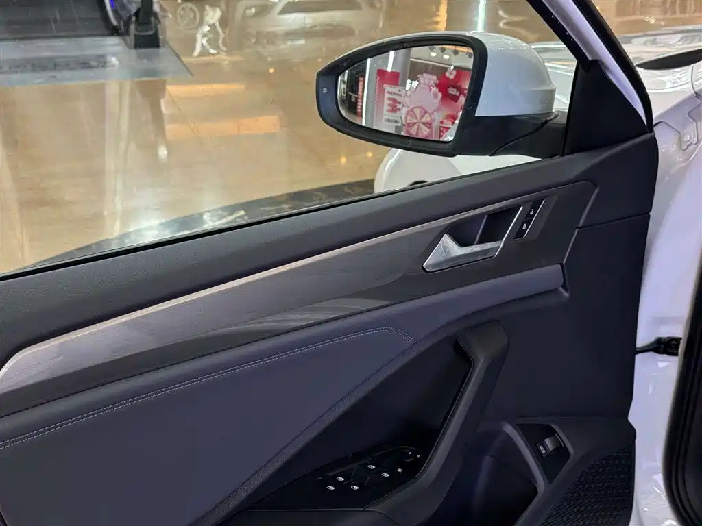 Volkswagen Sagitar 2025 Model Year Facelift 300TSI DSG Soaring Edition фото 18