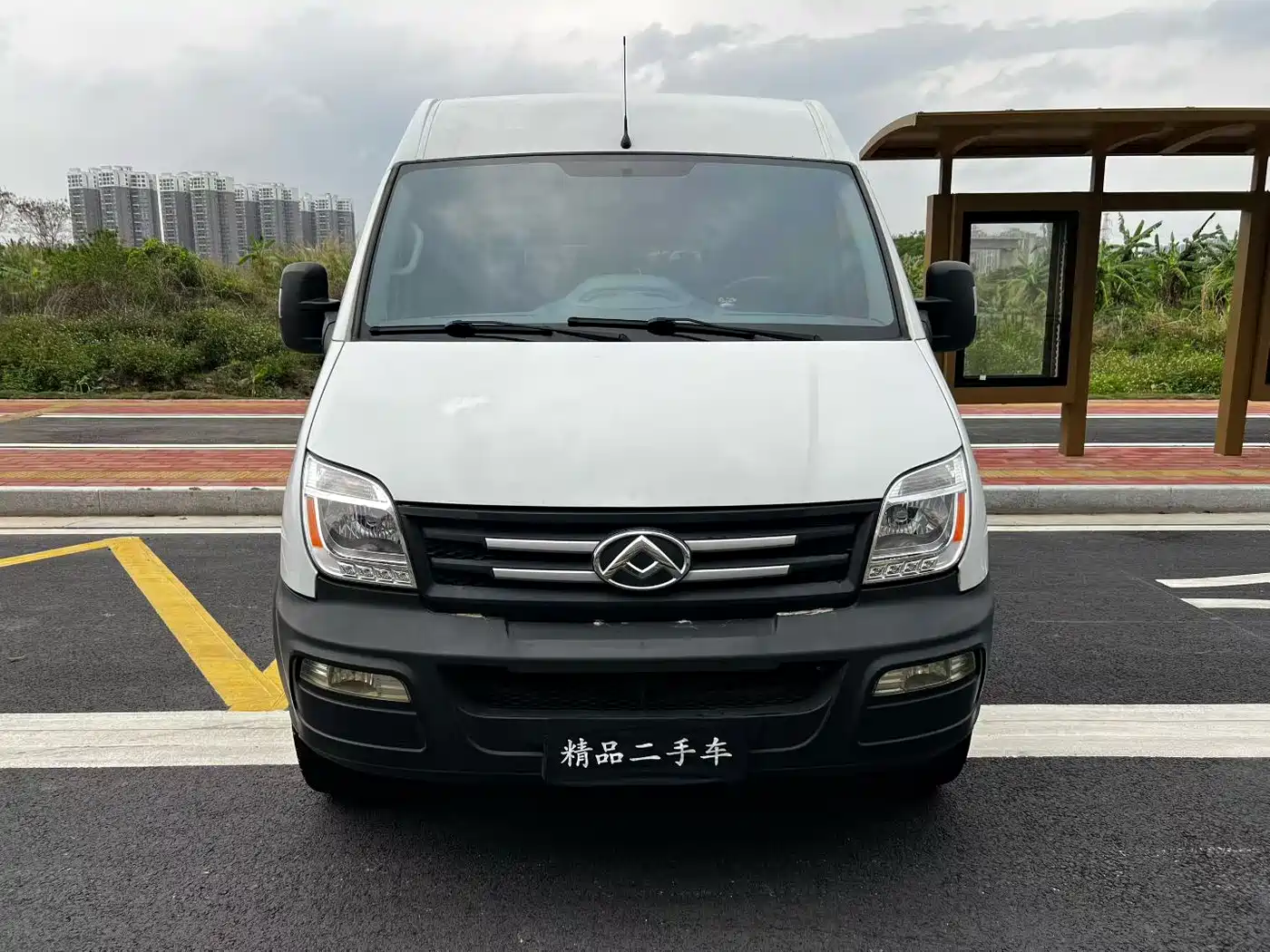 SAIC Maxus Xintu V80 2021 2.0T PLUS Manual Aoyun Short Wheelbase Medium Roof 5/6 Seater фото 2