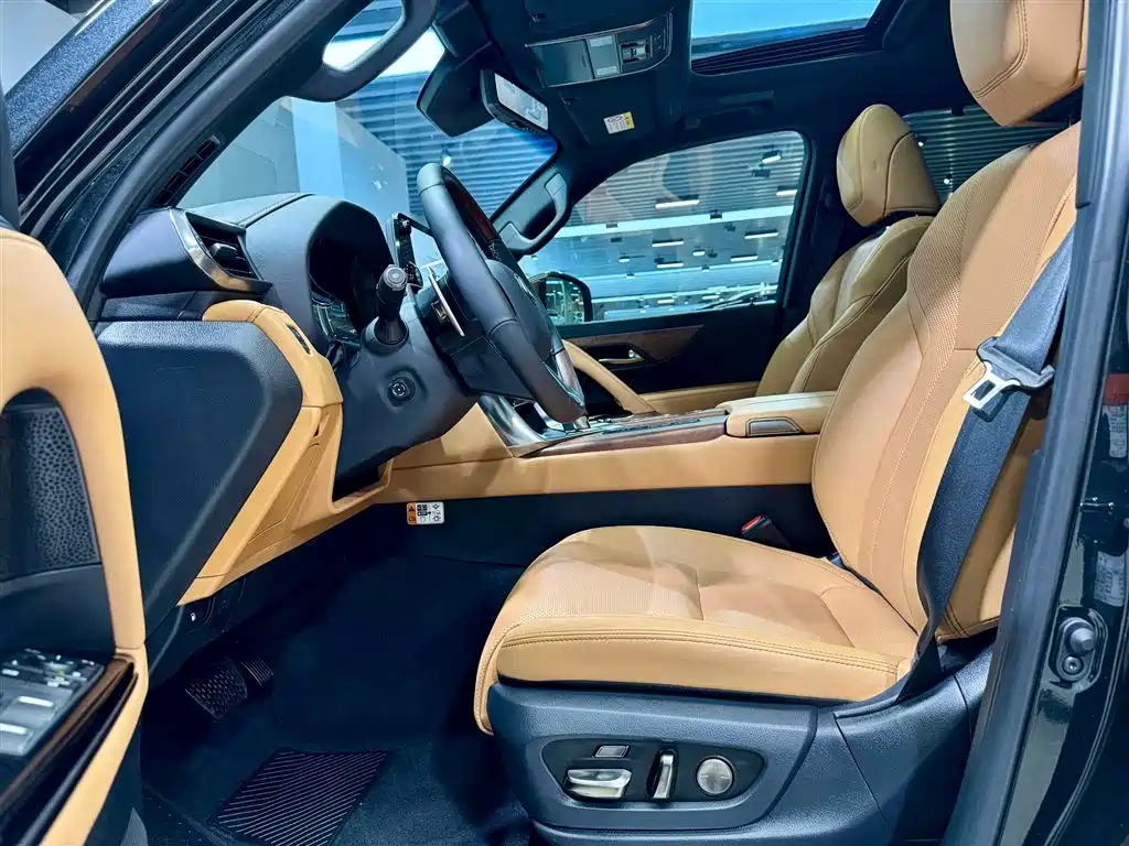 Lexus LX 2025 700h Boundary Edition фото 16
