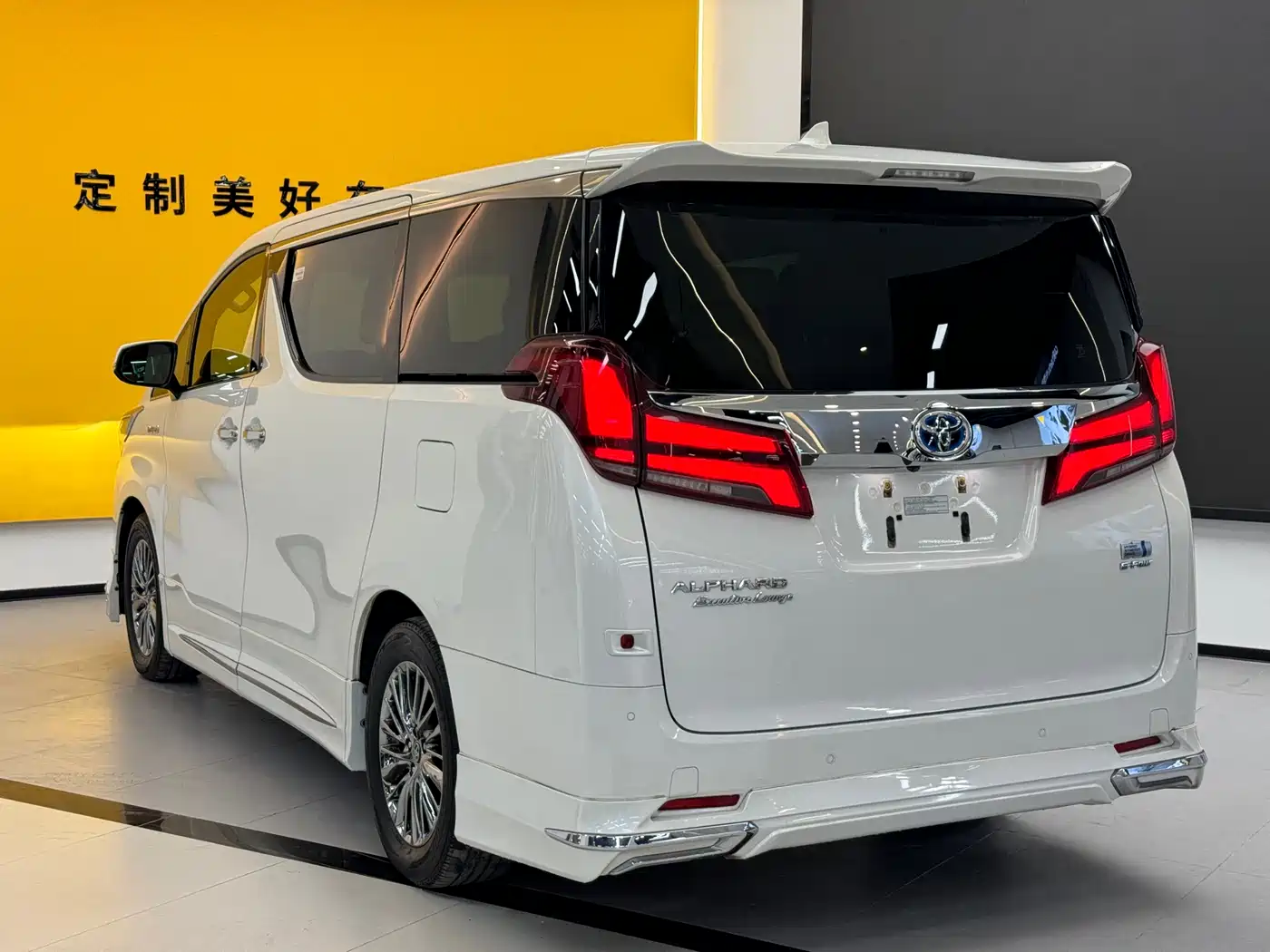 Toyota Alphard 2021 Hybrid 2.5L Premium фото 3