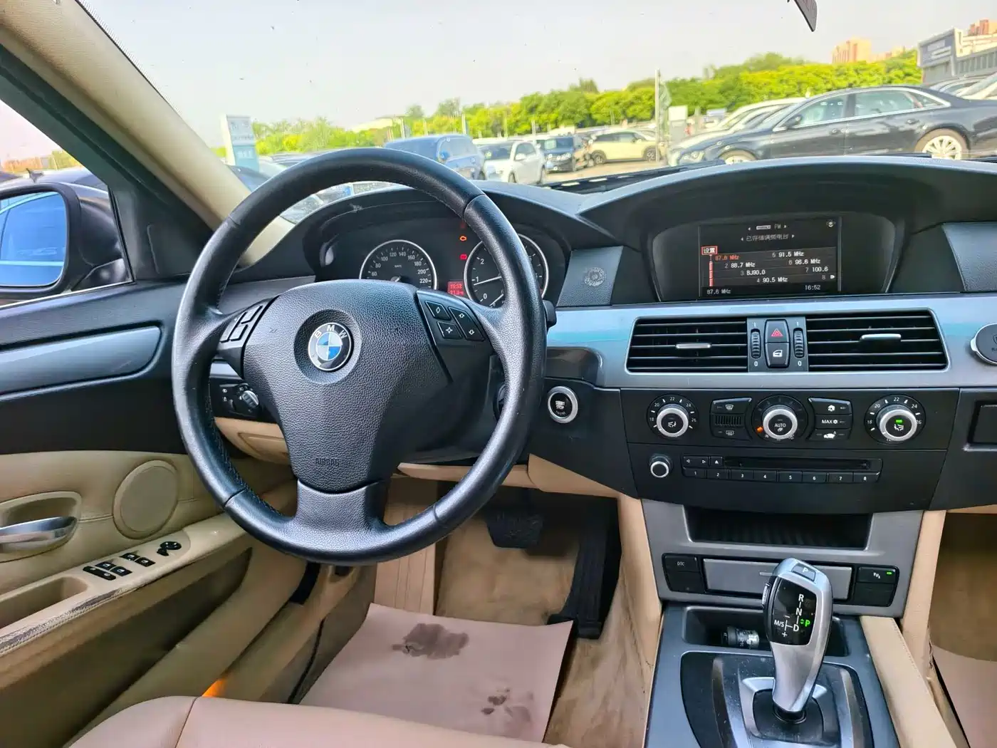 BMW 5 Series 2009 520Li Premium фото 15