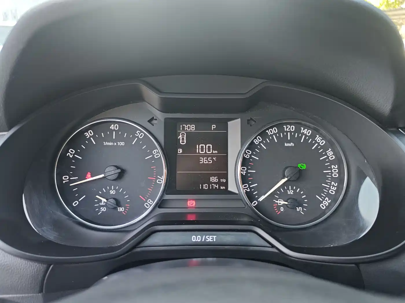 Škoda Octavia 2017 1.6L Automatic Pioneer Edition фото 12