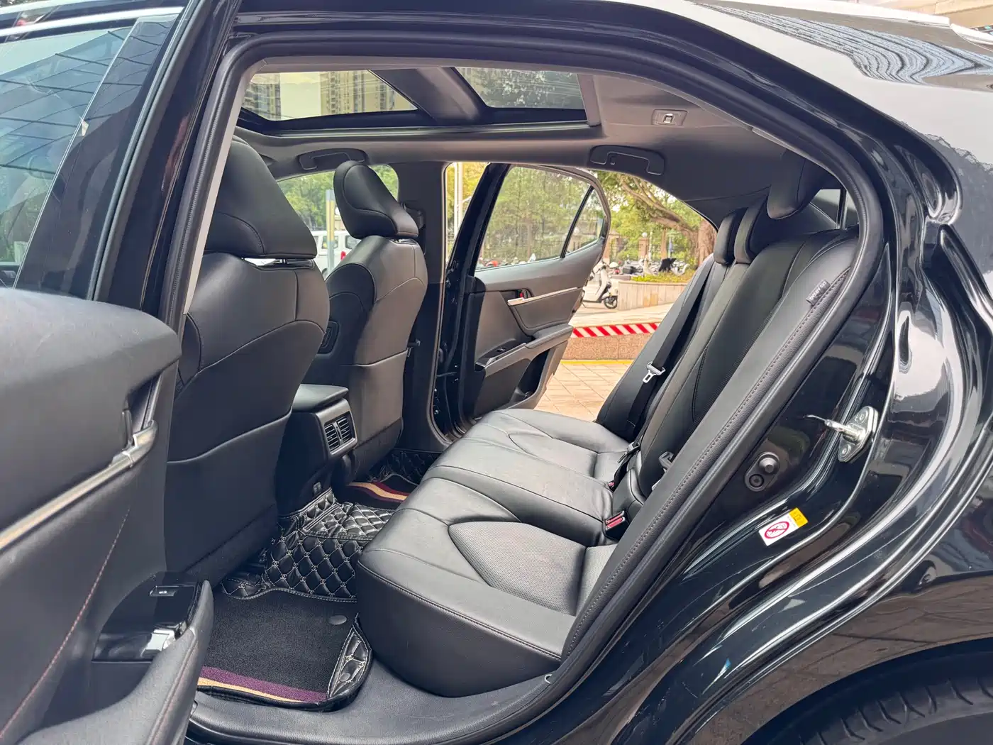 Toyota Camry 2018 2.5G Luxury Edition фото 12