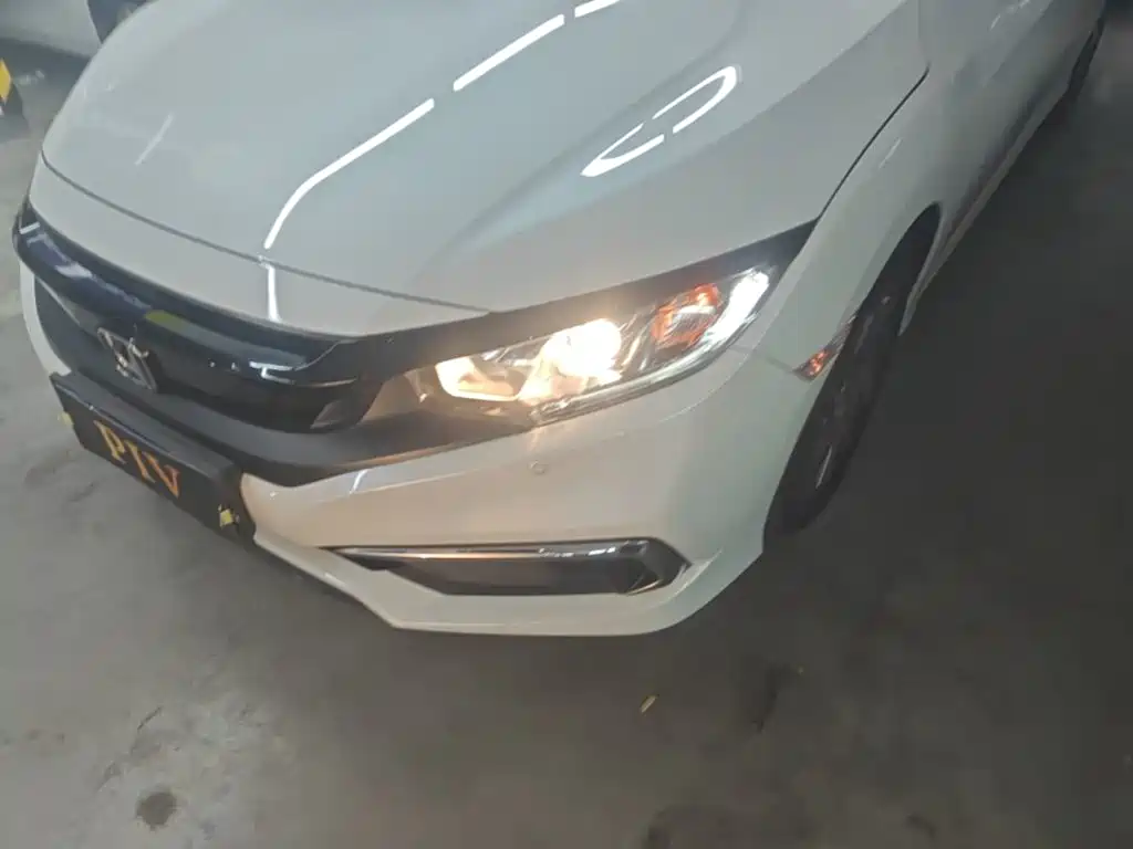Фото 24 - Honda Civic