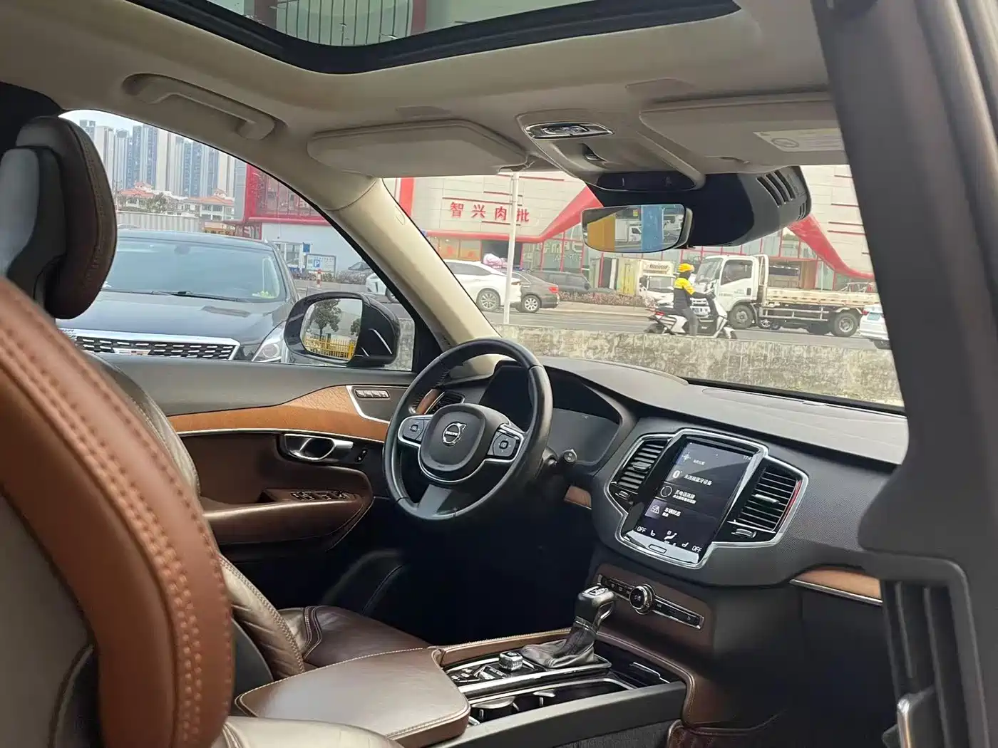 Фото 6 - Volvo XC90