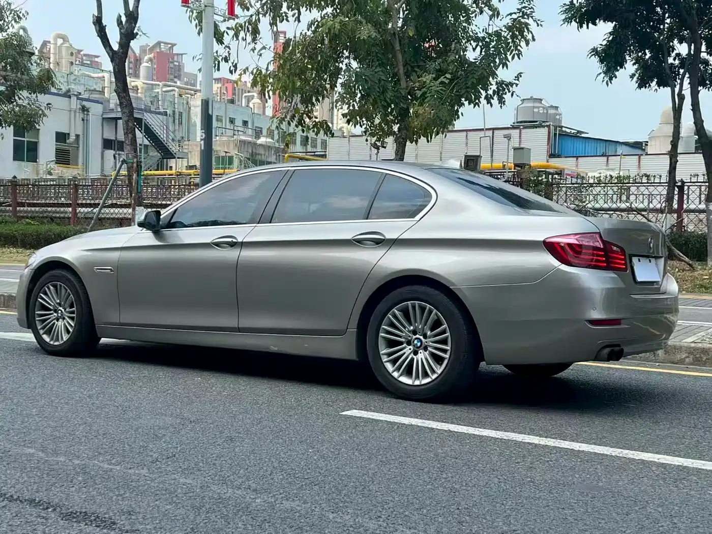 BMW 5 Series 2014 525Li Leading фото 7