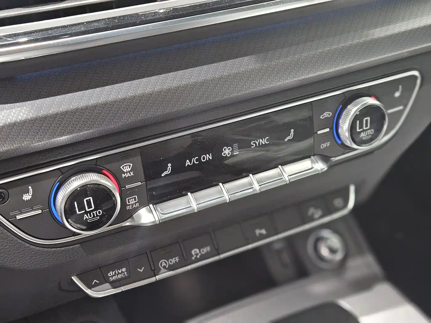 Audi Q5L 2024 Model 40 TFSI Luxury Dynamic фото 9