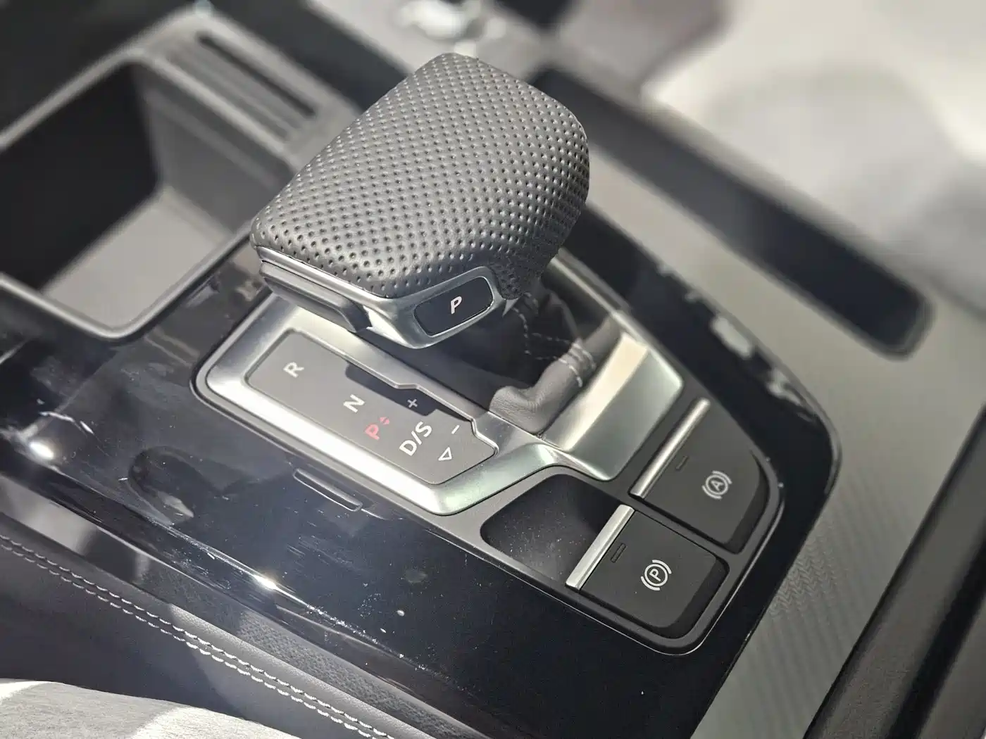 Audi Q5L 2024 Model 40 TFSI Luxury Dynamic фото 10