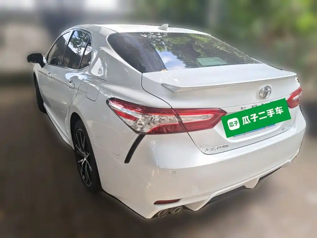 Фото 25 - Toyota Camry