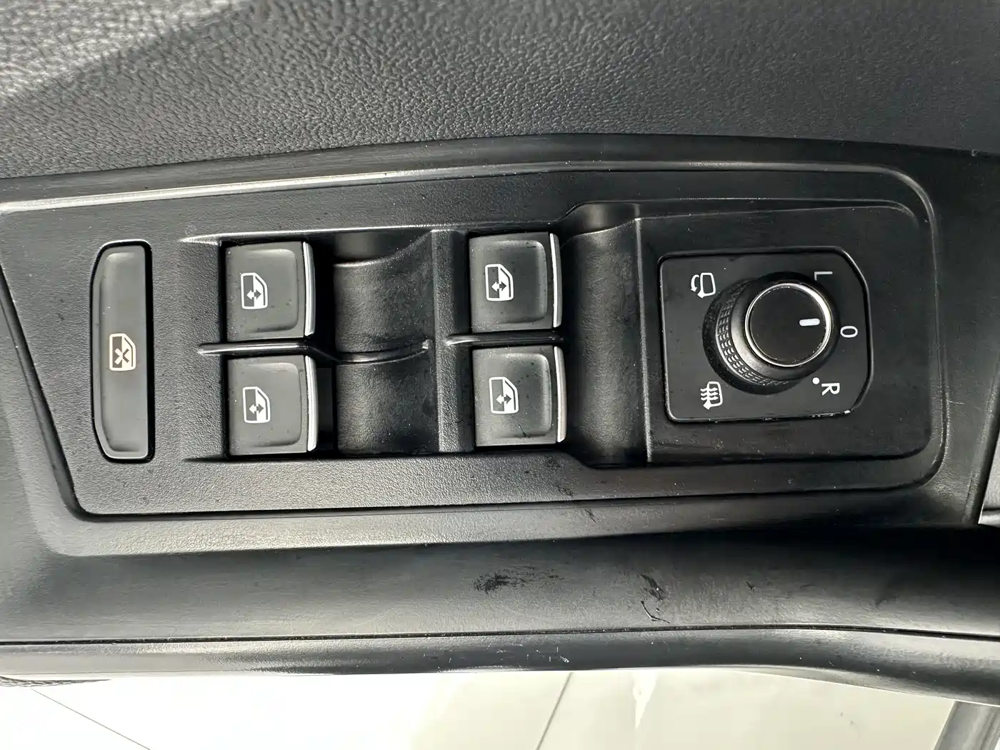 Volkswagen T-ROC 2021 Facelift 280TSI DSG 4WD Luxury Smart Connect Edition фото 12