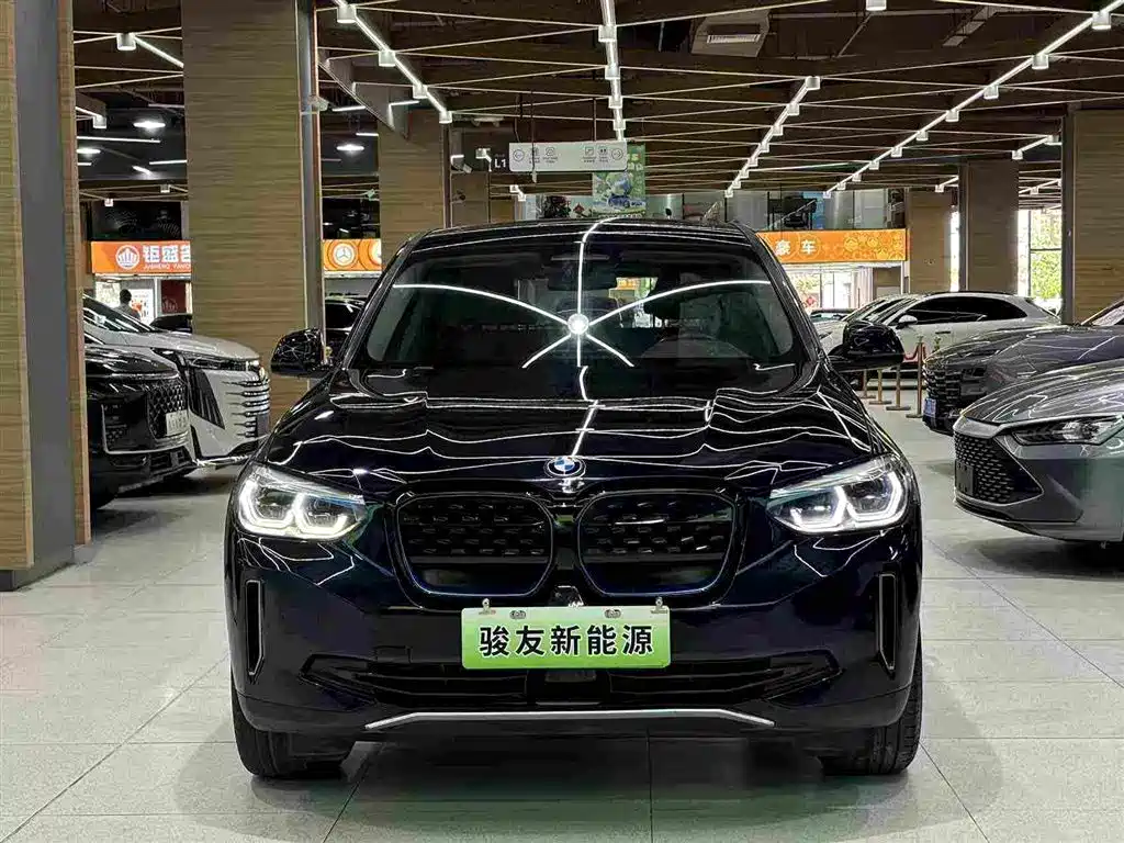 Фото 10 - BMW iX3