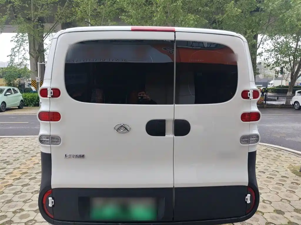 SAIC Maxus Dana V1 2025 Low Roof Multi-purpose Version 42kWh фото 4