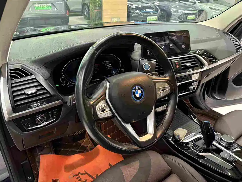 Фото 31 - BMW iX3