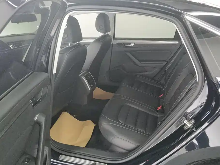 Volkswagen Passat 2017 330TSI DSG Prestige фото 11