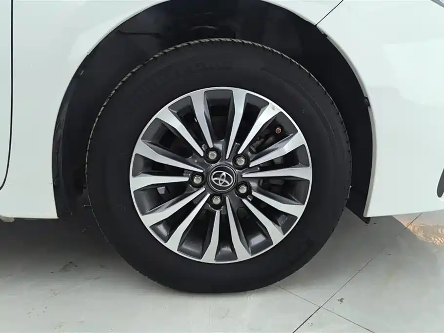 Toyota Corolla 2017 Facelift 1.2T S-CVT GL фото 6